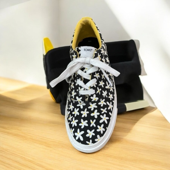 TOMS Fenix Girls Sneakers Size 5 / Womens 7 Black White Gold Floral Lace-Up Shoe - Picture 2 of 6